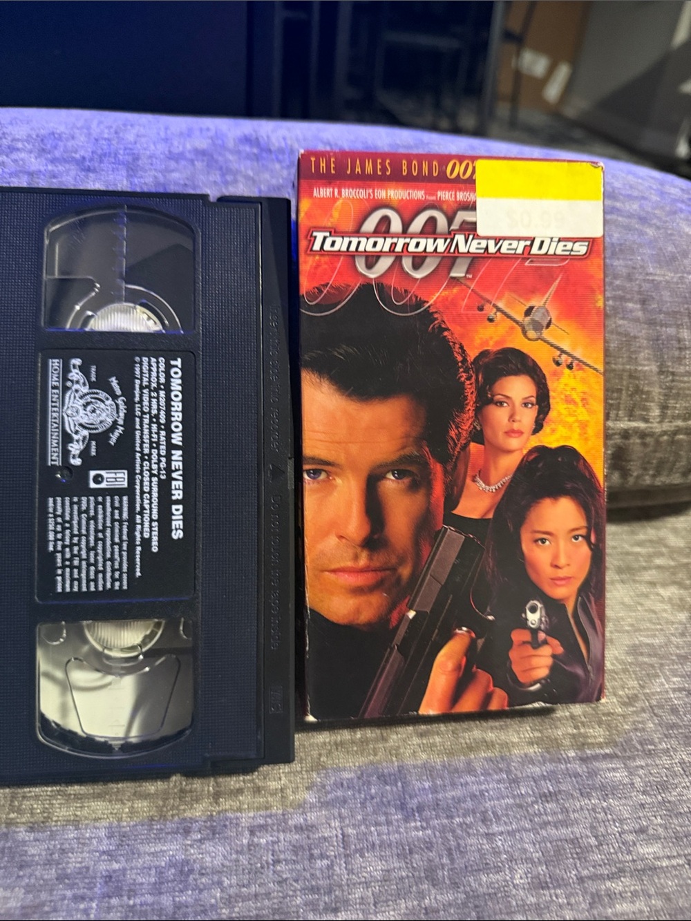 Tomorrow Never Dies VHS James Bond 007 Pierce Brosnan 1997 Vintage MGM